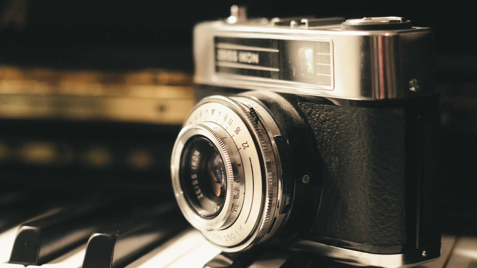 Instagram Algorithm Explained 2026 for One-Person Marketers